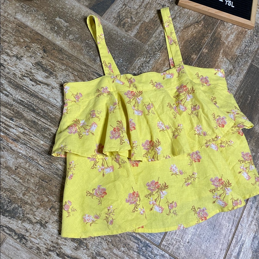 📢 3/$30📢 Linen Blend Ruffle Tank - Picture 2 of 6